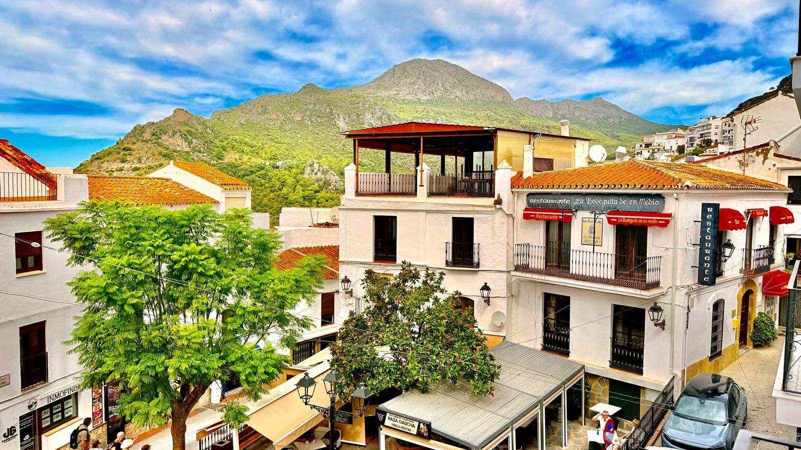 Vista de la Plaza de España de Casares desde el balcón